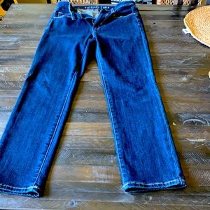 American Eagle. Like new. Rich dark blue. Skinny jeans. Mid rise